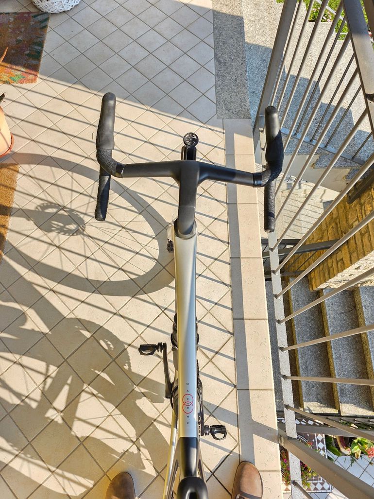 Used Trek Madone SLR 7 Gen 8 2025 2025 Road & Gravel, Hellgrau — image 11 of 22
