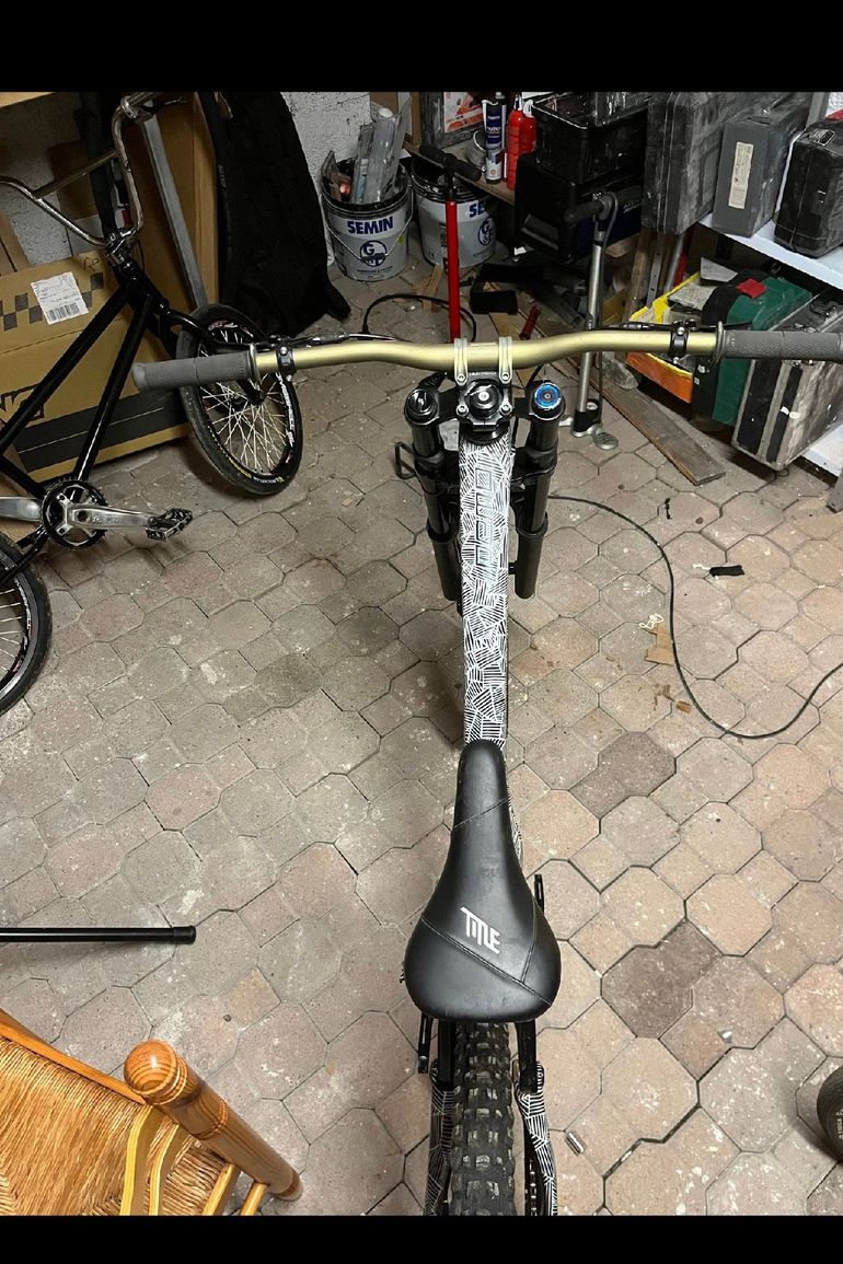 Used Specialized Demo 8 I Carbon 2018 2018 Mountainbike, Black — image 3 of 10