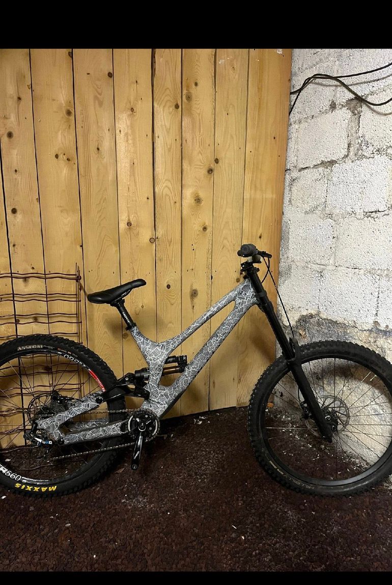Used Specialized Demo 8 I Carbon 2018 2018 Mountainbike, Black — image 1 of 10