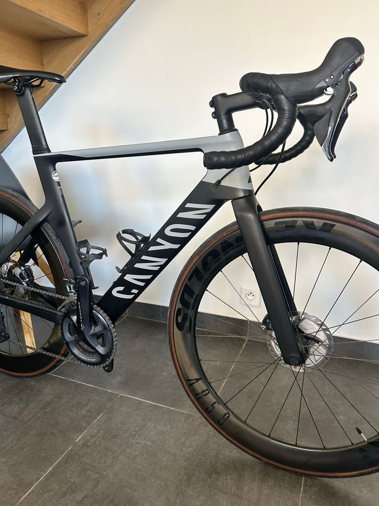Used Canyon Aeroad CF SL 8 Disc 2022 2022 Road & Gravel, Light Gray — image 2 of 9