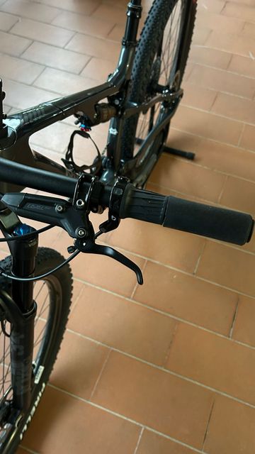Merida Ninety-six Sram Eagle Transmission GX 2024 Mountainbike usato, Grigio chiaro — immagine 10 di 13