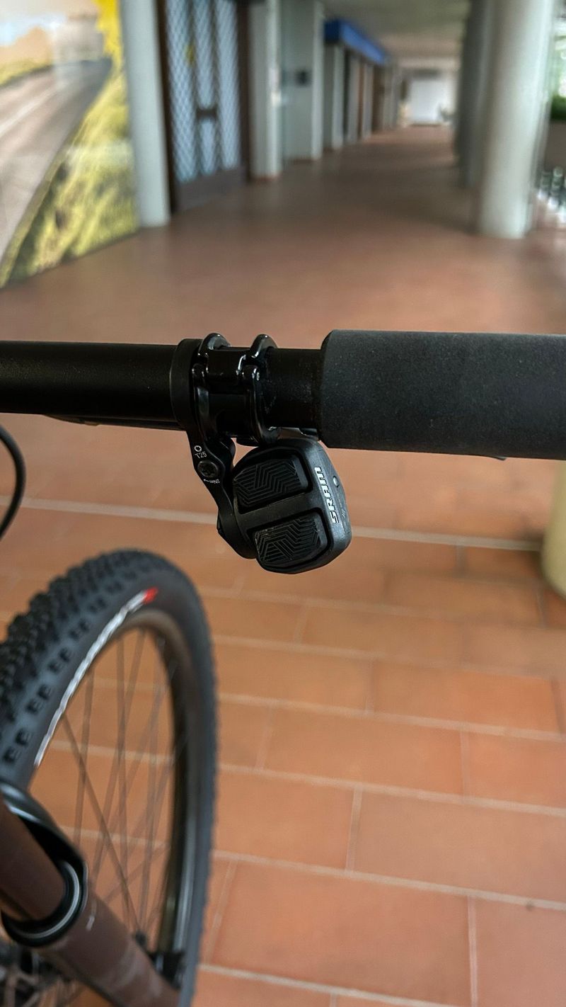 Merida Ninety-six Sram Eagle Transmission GX 2024 Mountainbike usato, Grigio chiaro — immagine 12 di 13