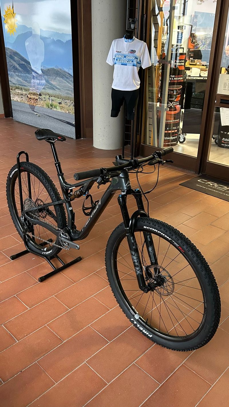 Merida Ninety-six Sram Eagle Transmission GX 2024 Mountainbike usato, Grigio chiaro — immagine 1 di 13