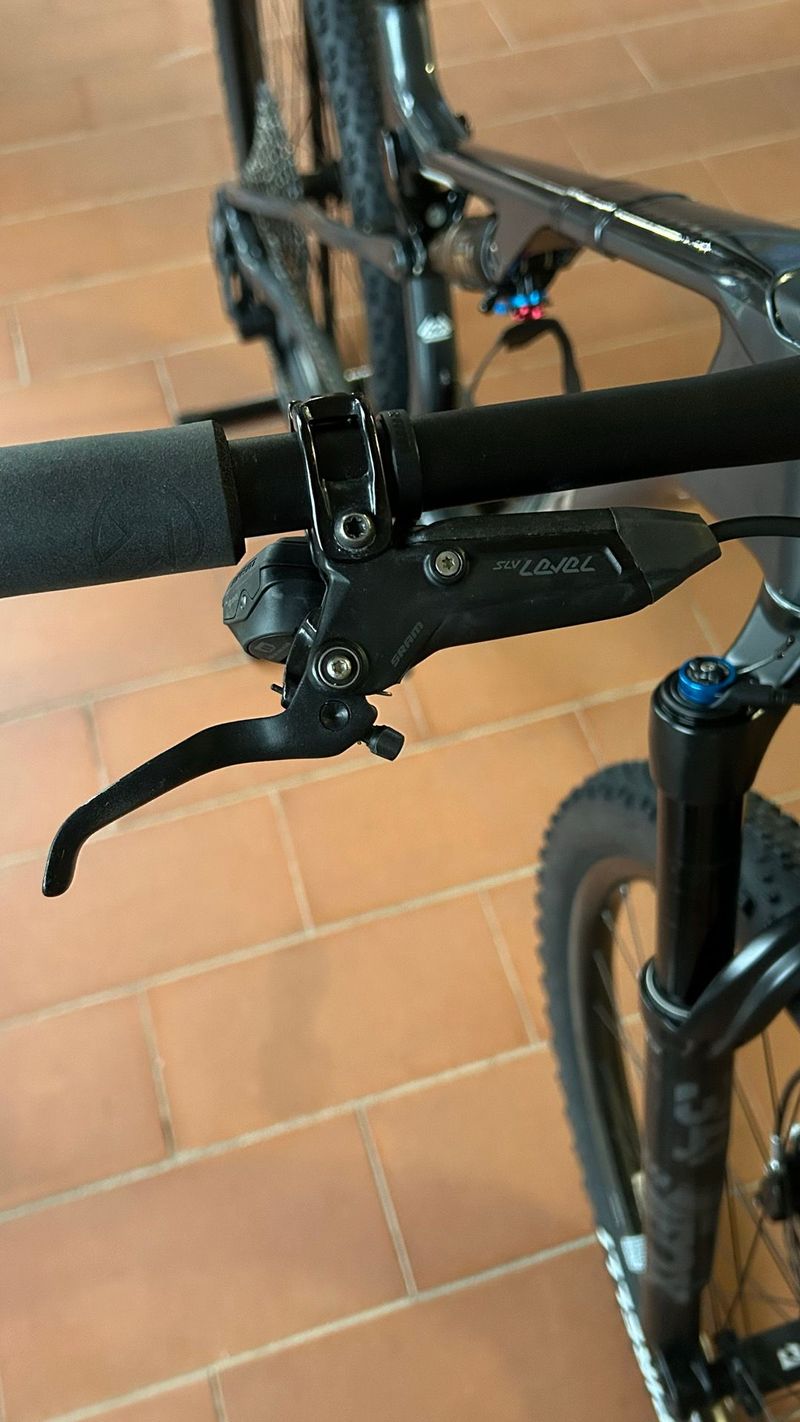 Merida Ninety-six Sram Eagle Transmission GX 2024 Mountainbike usato, Grigio chiaro — immagine 11 di 13
