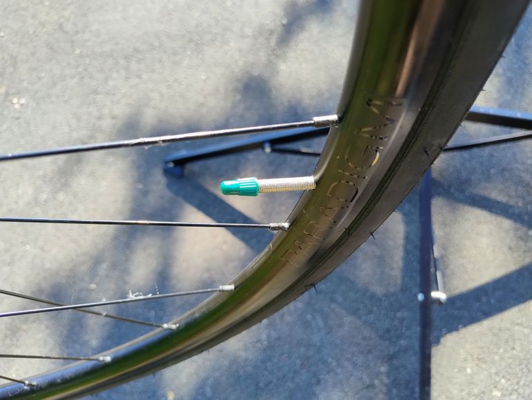 Used Trek Domane Shimano Sora 2021 Road & Gravel, Hellgrau — image 8 of 8