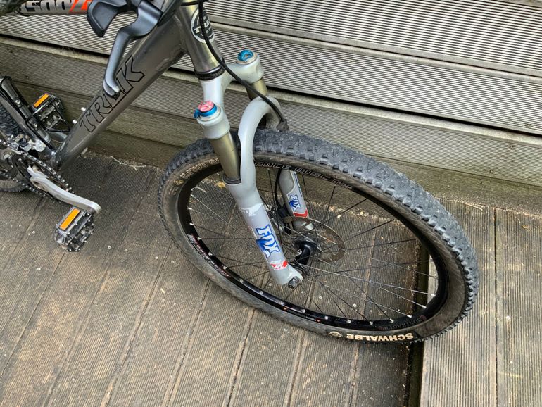 Used Trek 8500 2005 2005 Mountainbike, Light Gray — image 2 of 5