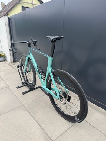 Used Canyon Aeroad CF SLX 8 Di2 2023 2023 Road & Gravel, Green — image 17 of 19