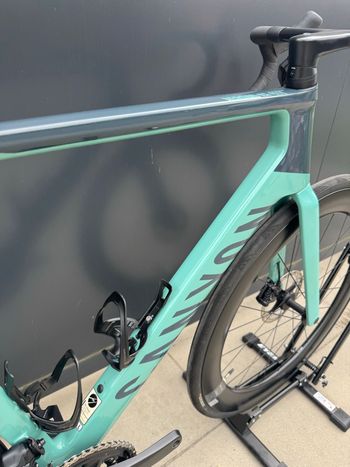 Used Canyon Aeroad CF SLX 8 Di2 2023 2023 Road & Gravel, Green — image 10 of 19