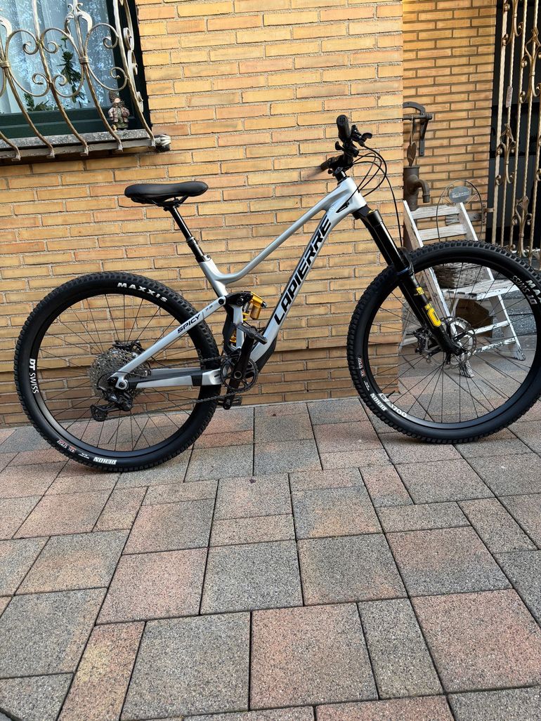 Used Lapierre Spicy CF 7.9 2021 2021 Mountainbike, Light Gray, 29 — image 1 of 7