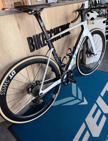 Used Factor Ostro Shimano Dura Ace Di2 2026 Road & Gravel, White — image 2 of 3