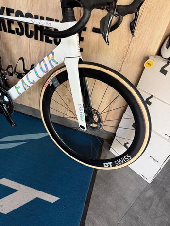 Used Factor Ostro Shimano Dura Ace Di2 2026 Road & Gravel, White — image 3 of 3