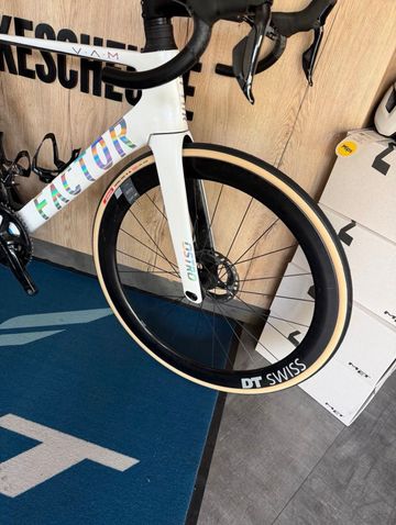 Used Factor Ostro Shimano Dura Ace Di2 2026 Road & Gravel, White — image 3 of 3