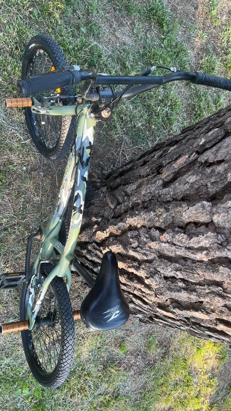 Used boltline Hurricane 2020 Youth, Green — image 10 of 13