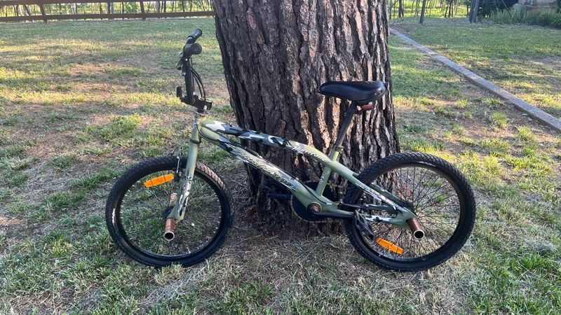 Used boltline Hurricane 2020 Youth, Green — image 1 of 13
