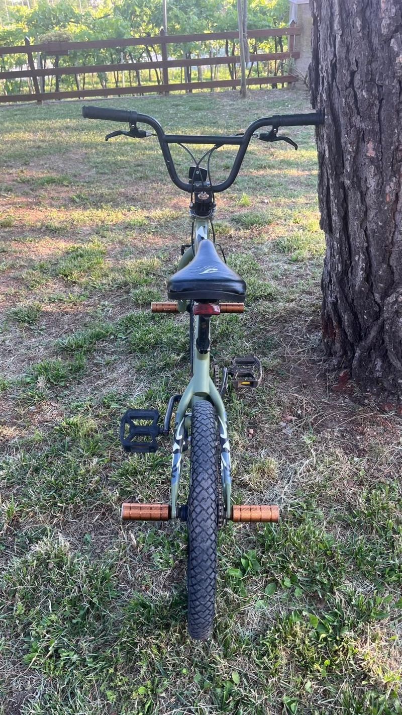 Used boltline Hurricane 2020 Youth, Green — image 2 of 13