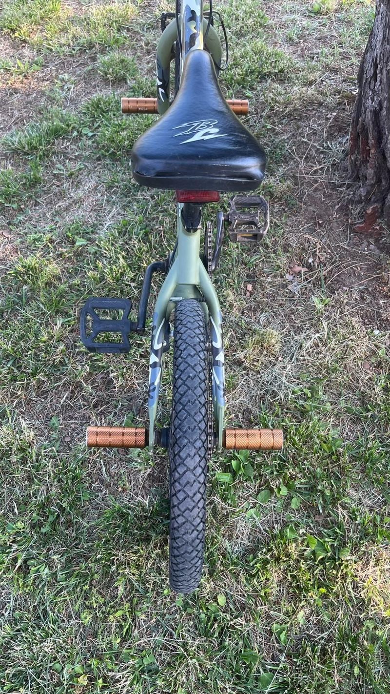 Used boltline Hurricane 2020 Youth, Green — image 9 of 13