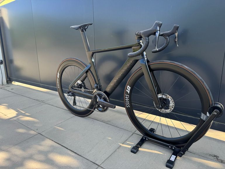 Used Canyon Aeroad CF SLX 8 Disc Di2 2023 2023 Road & Gravel, Black — image 2 of 9