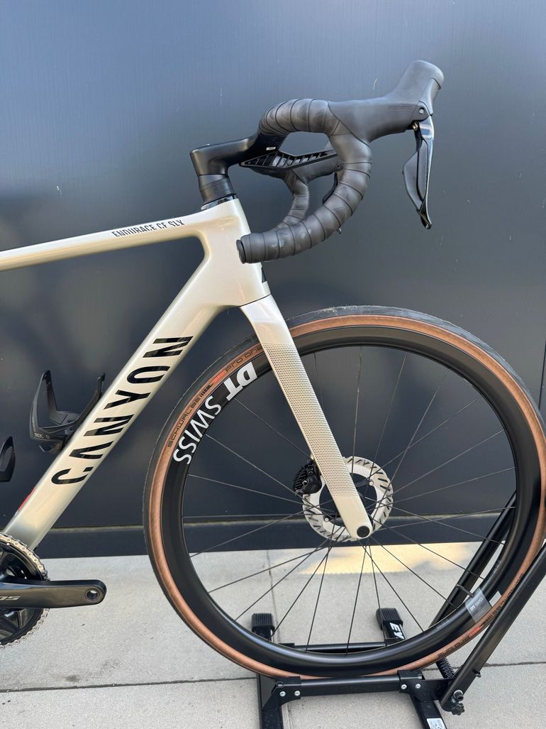 Used Canyon Endurace CF SLX 7 Di2 AR46 2025 2025 Road & Gravel, Light Gray — image 4 of 20