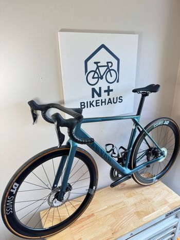 Used Canyon Ultimate CF SLX 8 Di2 2024 2024 Road & Gravel, Green — image 19 of 21
