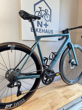 Used Canyon Ultimate CF SLX 8 Di2 2024 2024 Road & Gravel, Green — image 3 of 21