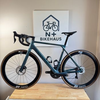 Used Canyon Ultimate CF SLX 8 Di2 2024 2024 Road & Gravel, Green — image 9 of 21