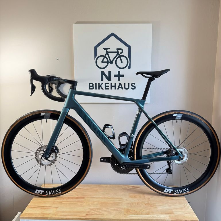 Used Canyon Ultimate CF SLX 8 Di2 2024 2024 Road & Gravel, Green — image 9 of 21