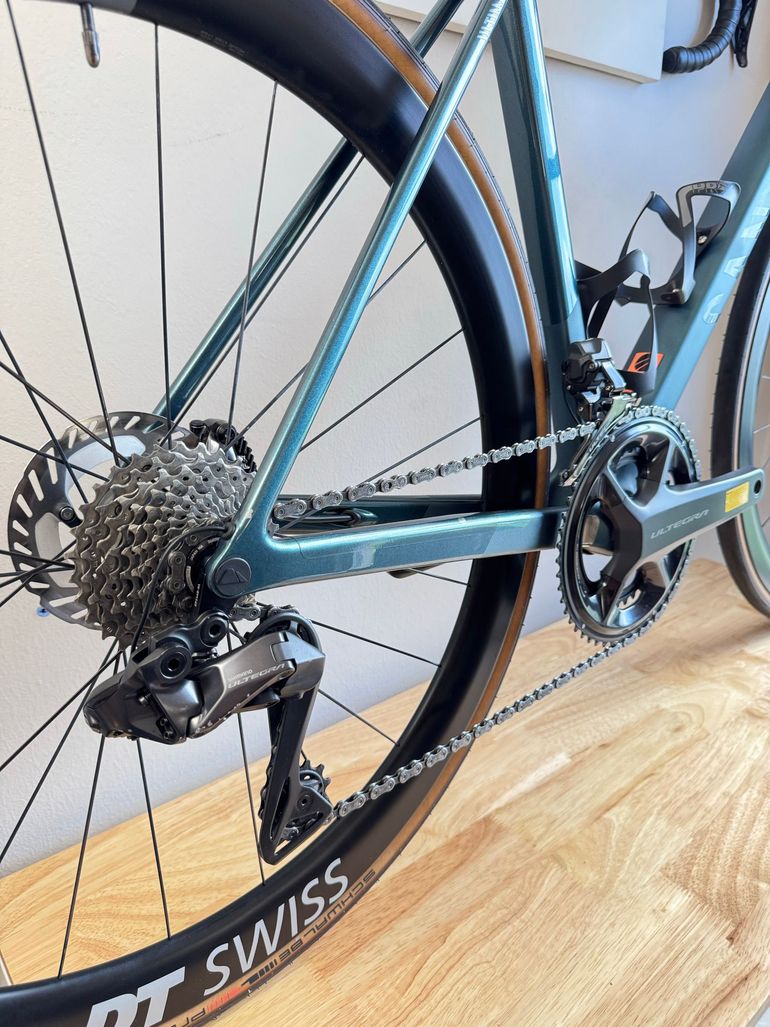 Used Canyon Ultimate CF SLX 8 Di2 2024 2024 Road & Gravel, Green — image 7 of 21