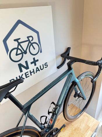 Used Canyon Ultimate CF SLX 8 Di2 2024 2024 Road & Gravel, Green — image 11 of 21
