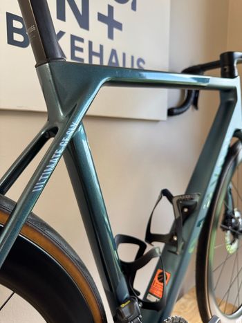 Used Canyon Ultimate CF SLX 8 Di2 2024 2024 Road & Gravel, Green — image 8 of 21