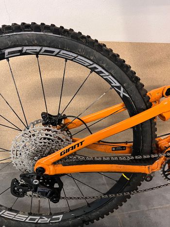 Used Giant Trance Shimano Deore 2022 Mountainbike, Orange — image 5 of 15