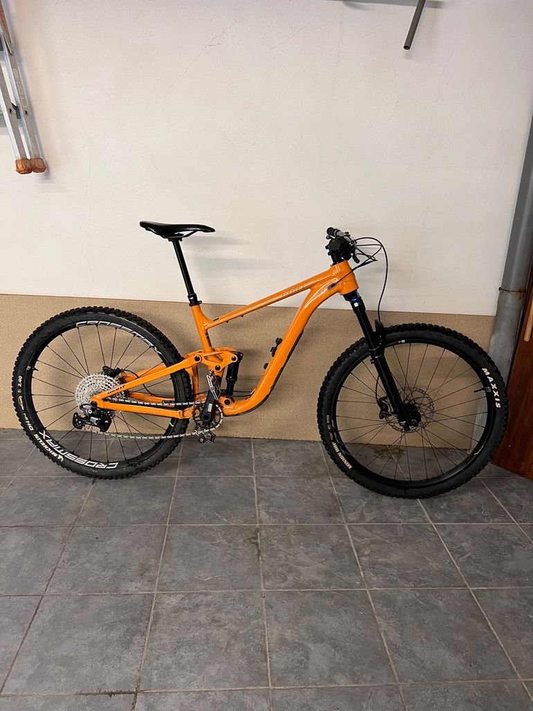 Used Giant Trance Shimano Deore 2022 Mountainbike, Orange — image 1 of 15