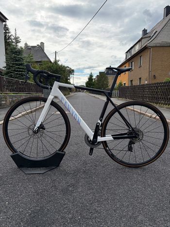 Used Canyon Ultimate CF SL 7 eTap 2023 2023 Road & Gravel — image 2 of 7