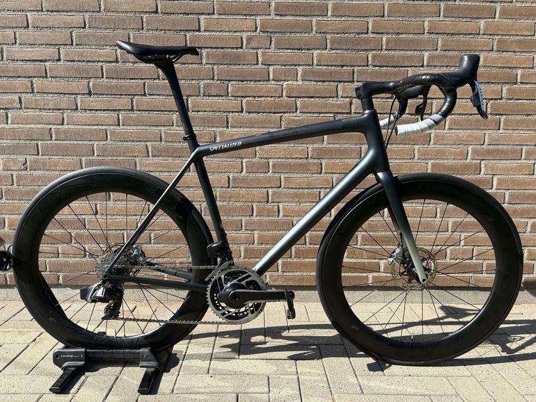 Used Specialized Aethos SRAM Red eTap AXS 2025 Road & Gravel, Green — image 1 of 6