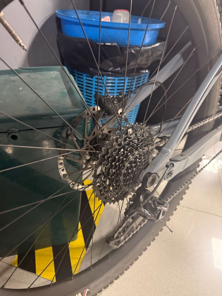 Used Scott E-Genius 920 2018 2018 Mountainbike, Light Gray, 29 — image 3 of 4