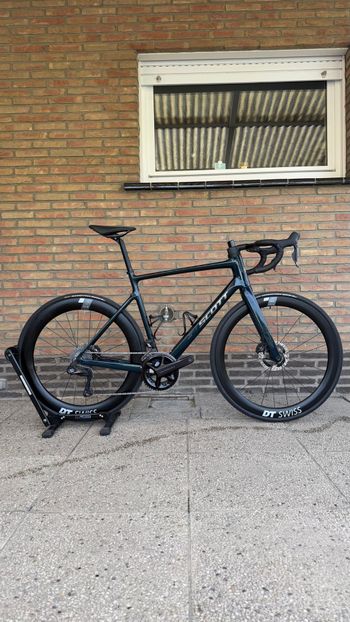 Used Scott Addict 20 2025 2025 Road & Gravel