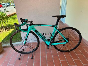 Used Bianchi Oltre XR.4 Dura Ace 2017 2017 Road & Gravel, Green — image 2 of 6