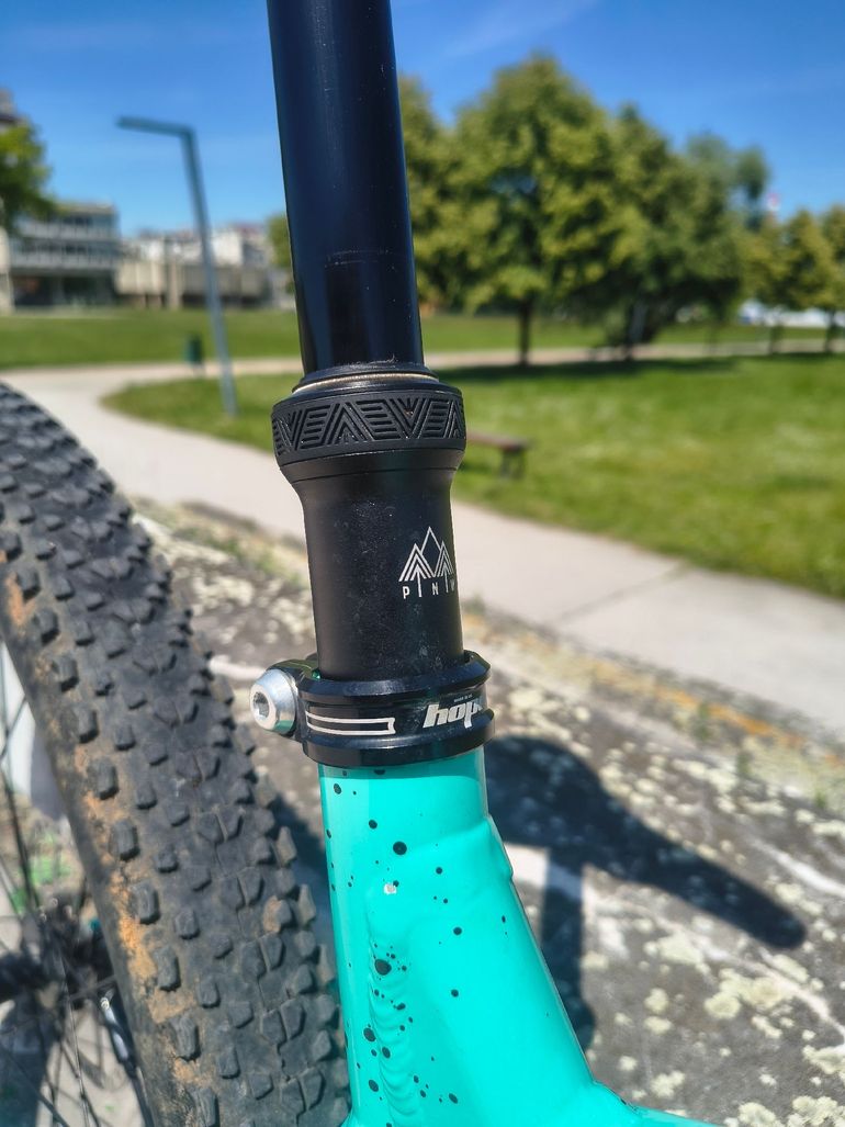 Used Trek Roscoe 7 2023 2023 Mountainbike, Blue, 27.5, 29 — image 13 of 23