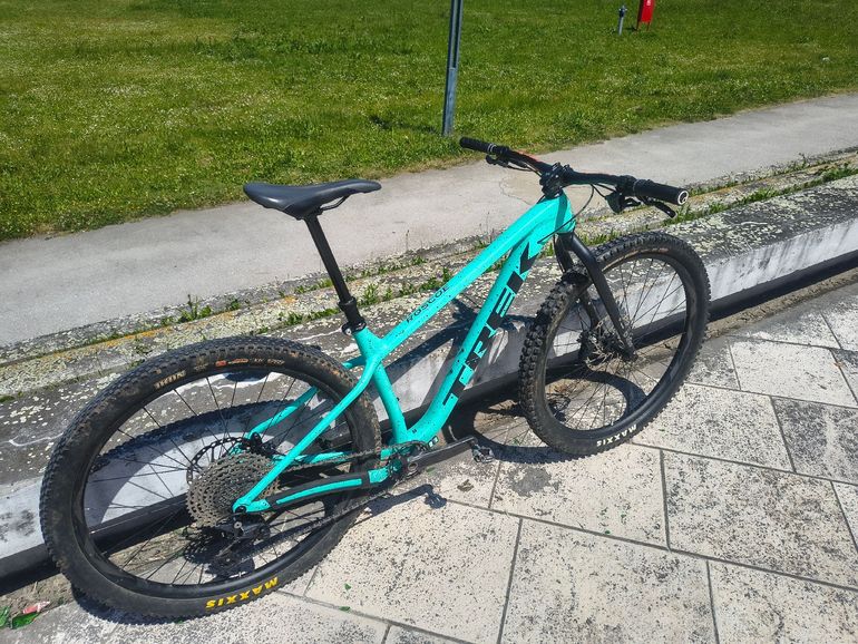 Used Trek Roscoe 7 2023 2023 Mountainbike, Blue, 27.5, 29 — image 15 of 23