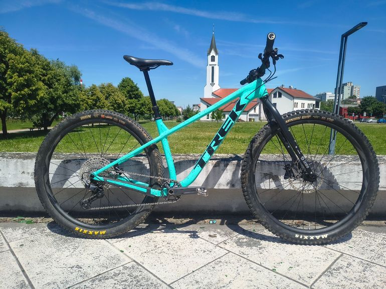 Used Trek Roscoe 7 2023 2023 Mountainbike, Blue, 27.5, 29 — image 1 of 23