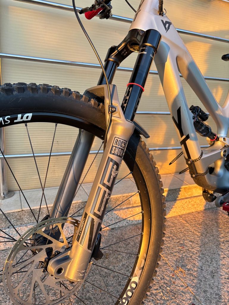 Used YT Industries Capra Blaze 29 2022 2022 Mountainbike, Light Gray, 29 — image 5 of 9