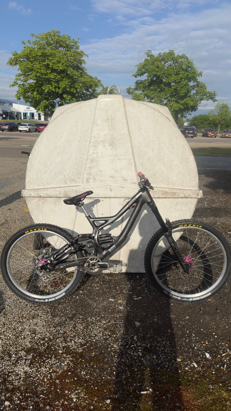 Used Specialized S-Works Demo 8 Frame 2014 2014 Mountainbike, Black, 26 — image 3 of 3