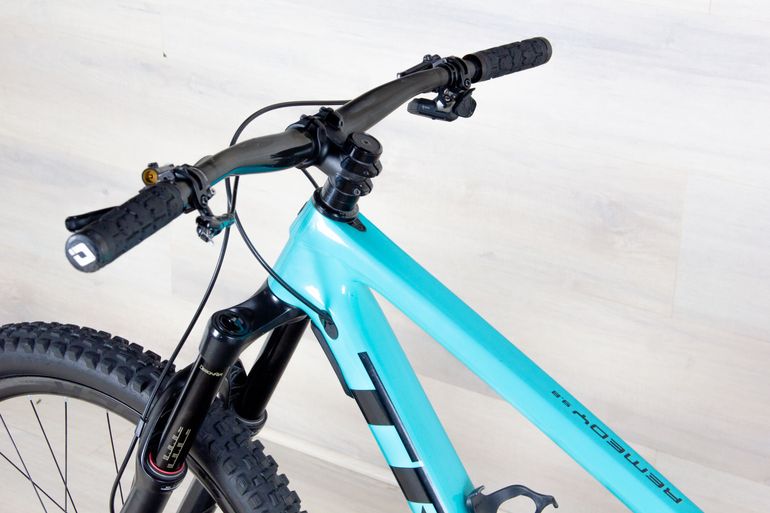 Used Trek Remedy 9.8 2021 Mountainbike, Blue — image 28 of 33