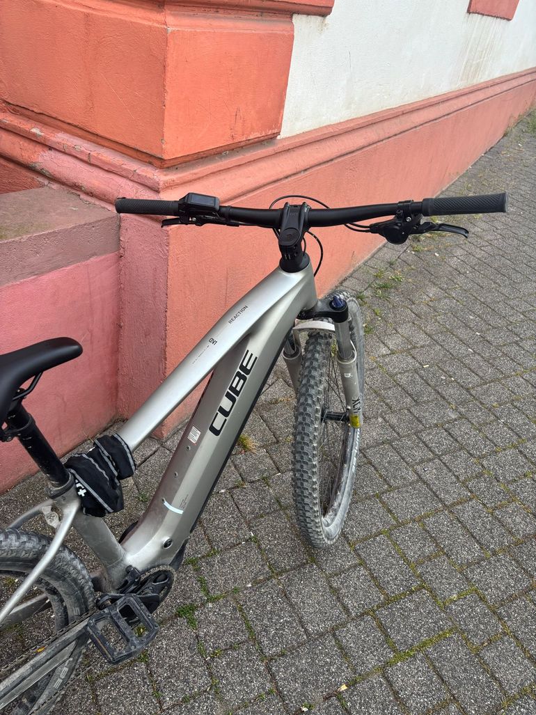 Used CUBE REACTION HYBRID, ONE 800 2025 2025 Mountainbike, Light Gray, 27.5, 29 — image 1 of 10