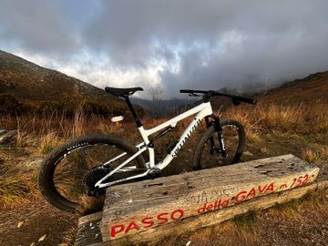 Used Specialized Epic Expert 2023 2023 Mountainbike, White, 29 — image 5 of 17