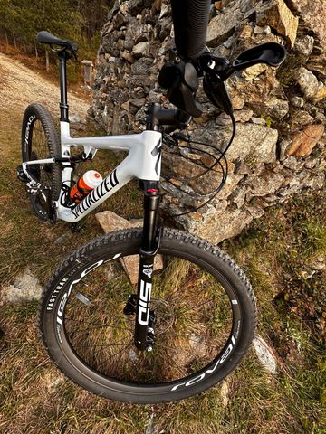 Used Specialized Epic Expert 2023 2023 Mountainbike, White, 29 — image 4 of 17