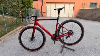 Used Officine Mattio OM1 SRAM Rival eTap AXS 2025 Road & Gravel, Red — image 2 of 10