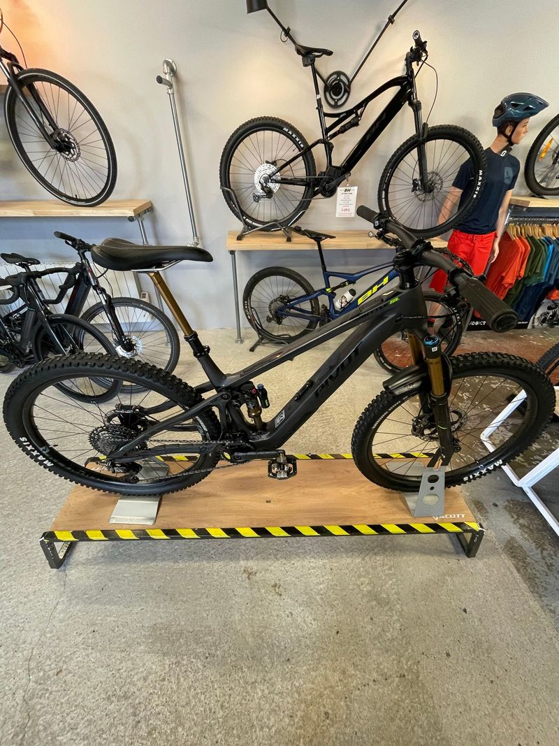 Used Pivot Shuttle Shimano XTR 2025 MTB