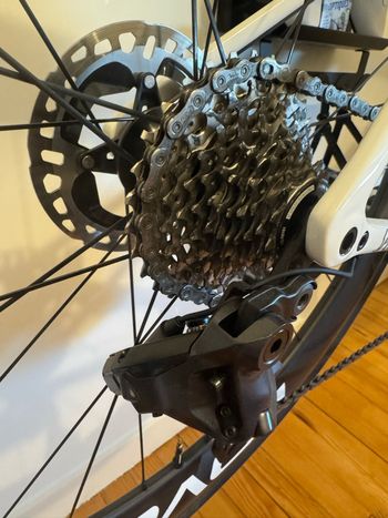 Used Specialized Tarmac SL8 Expert - Shimano Ultegra Di2 2025 2025 Road & Gravel, White — image 4 of 7