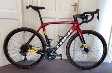 Gebrauchtes Trek Domane Shimano Ultegra Di2 2023 Road & Gravel, Rot — Bild 1 von 8