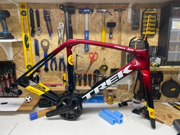 Gebrauchtes Trek Domane Shimano Ultegra Di2 2023 Road & Gravel, Rot — Bild 4 von 8